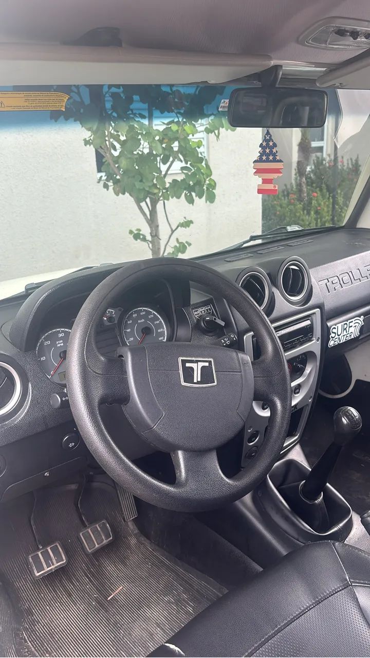 Troller T-4 2014