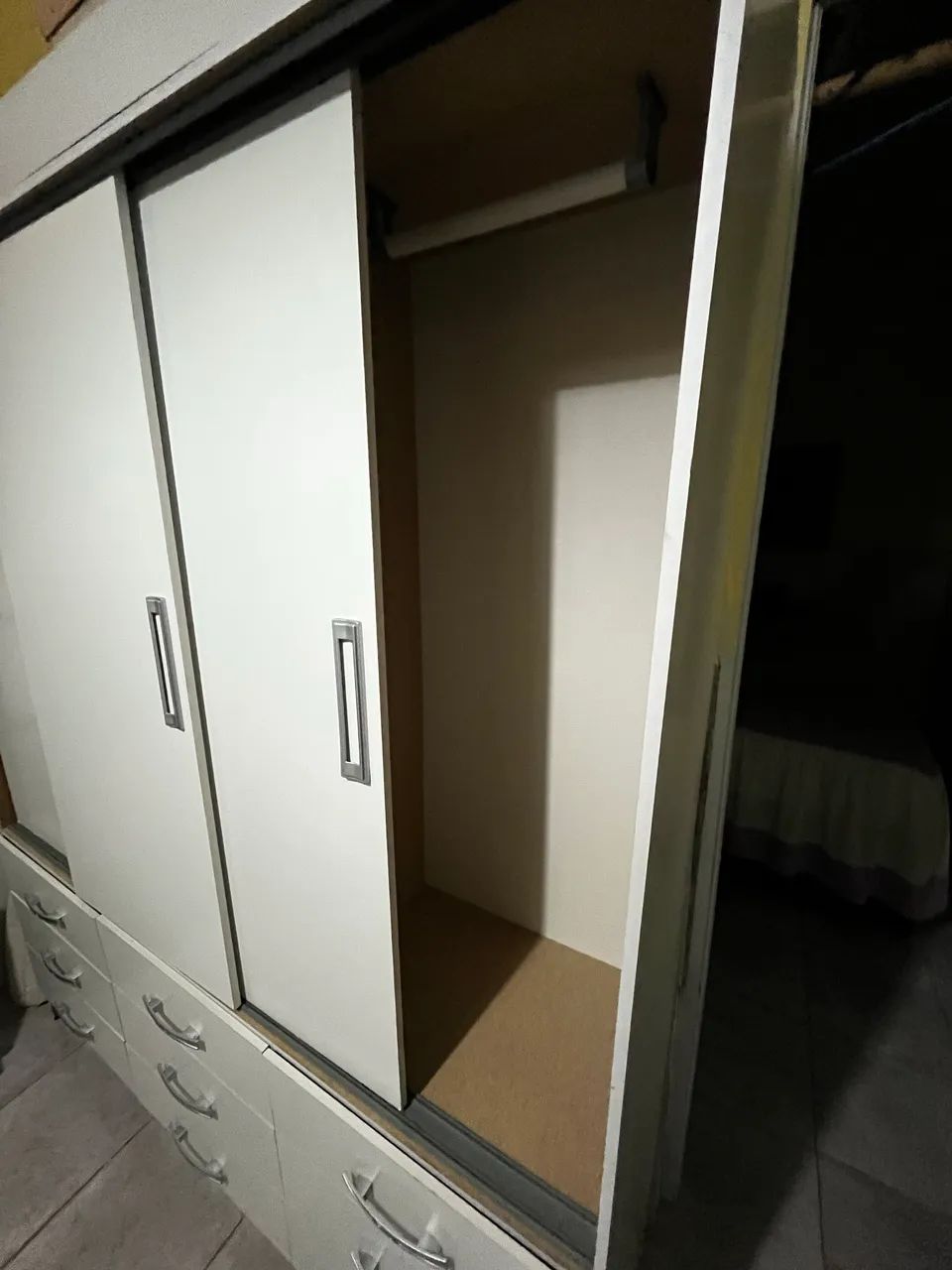 Armário com 3 Portas e 9 Gavetas  - Foto 5