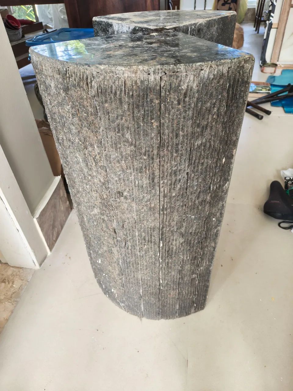 Pé de mesa em granito preto