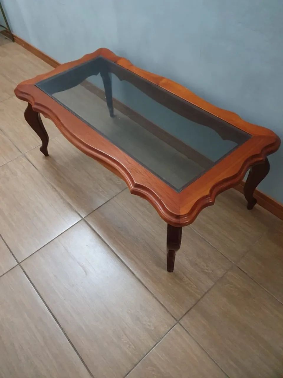 Mesa de Centro Vintage de Madeira com Vidro - 100 x 54 x 40 cm