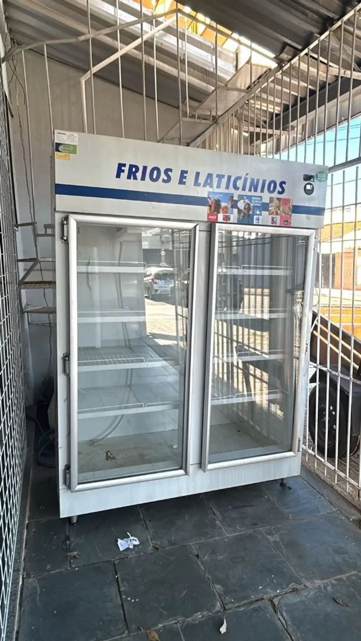 Expositor de bebidas, frios e laticínios
