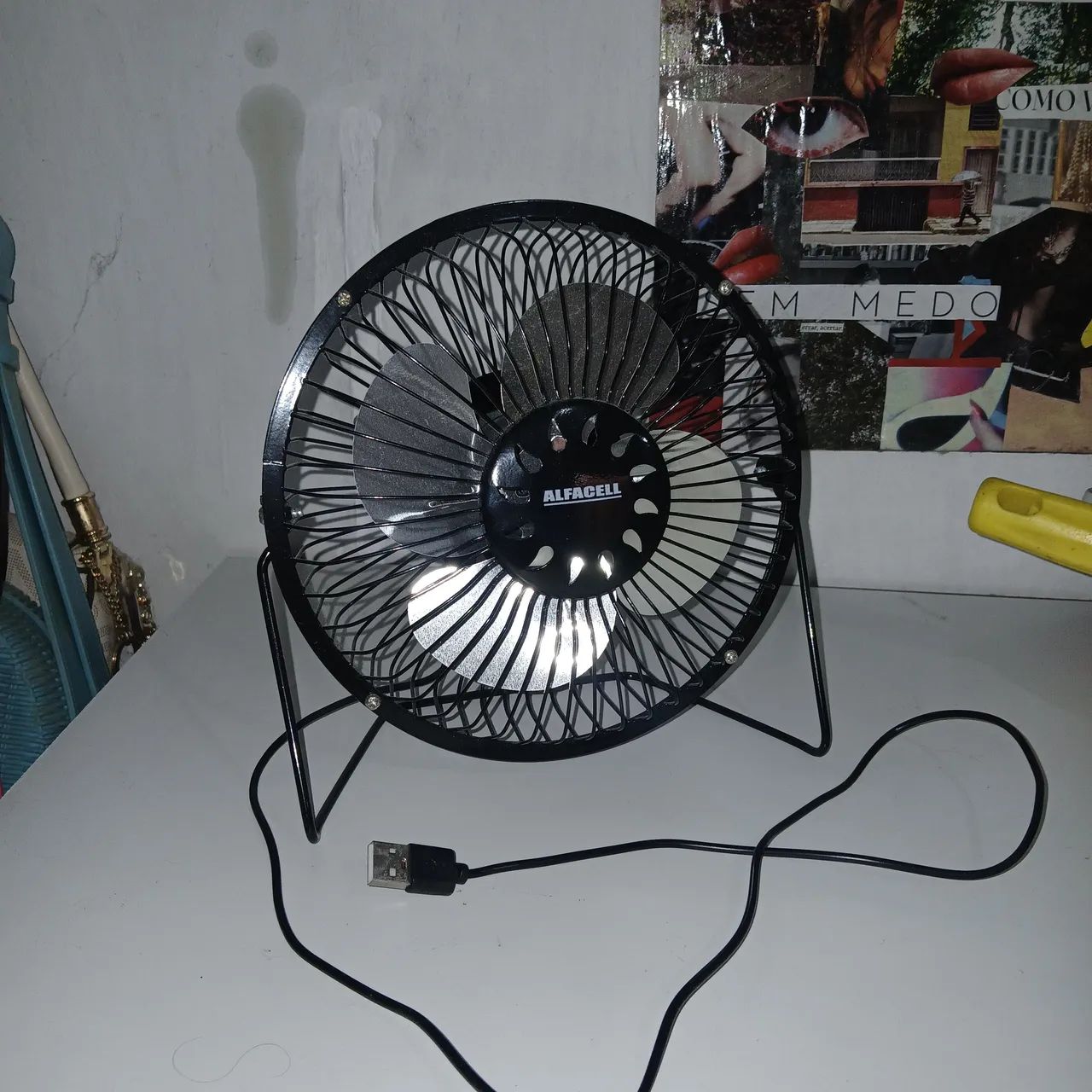 Ventilador de Mesa Funcionando 