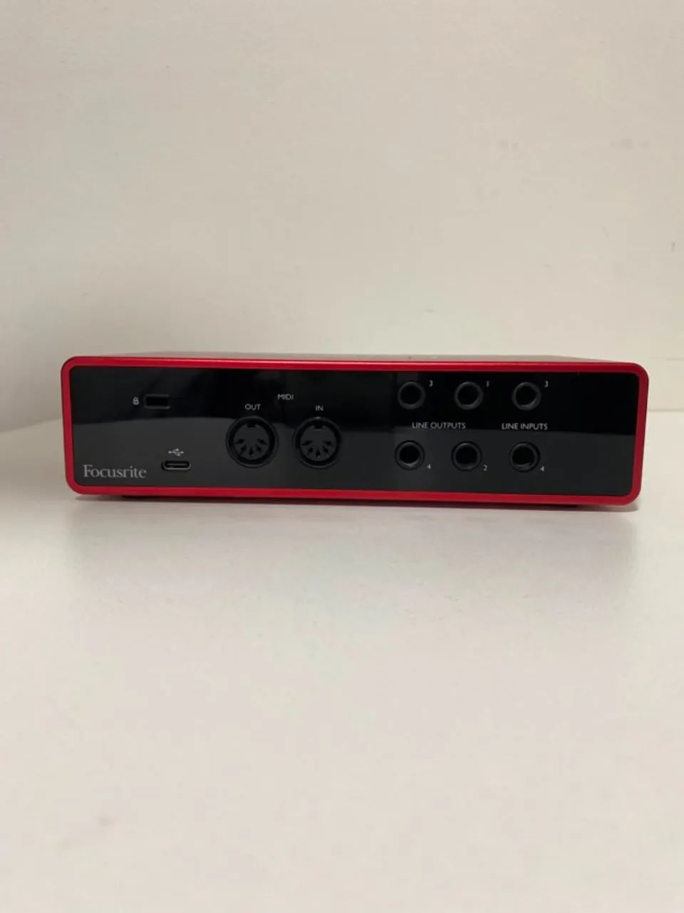 Interface de Áudio Focusrite Scarlett 4i4 3rd Geração - Foto 2