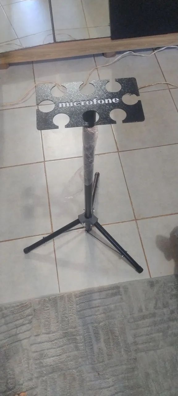 Vendo suporte de microfone para 8 microfone 