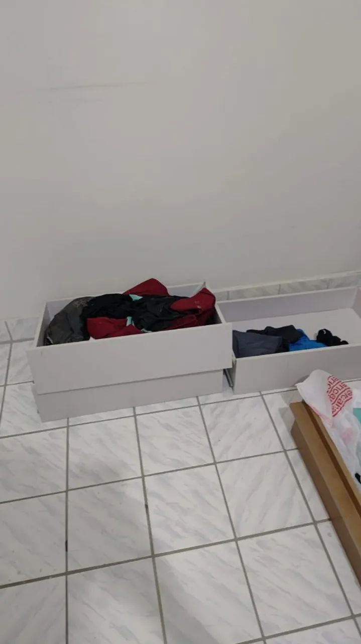 Vendo guarda roupa no valor de 750 reais com  entrega e montagem  - Foto 3