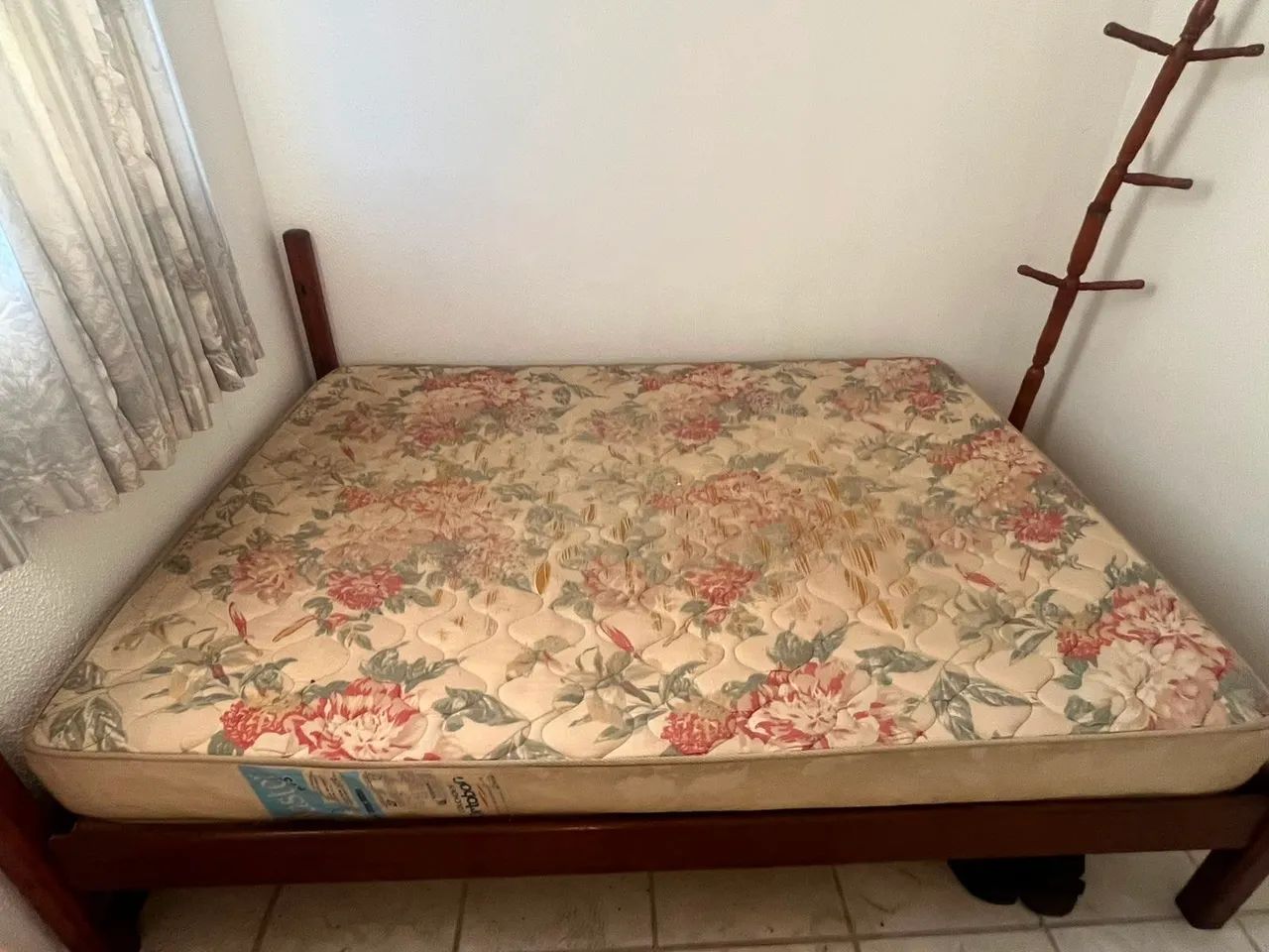 Cama casal madeira maciça 