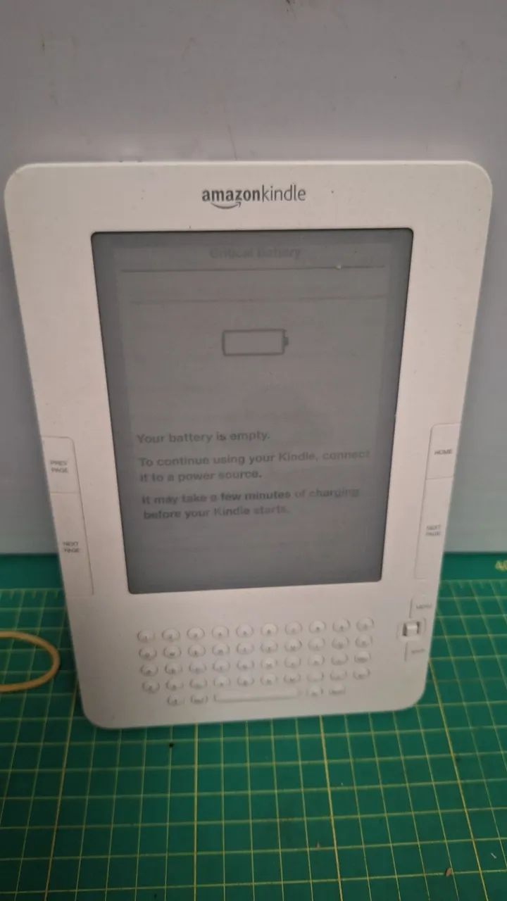 Amazon Kindle Keyboard (3ª geração)  *com defeito 