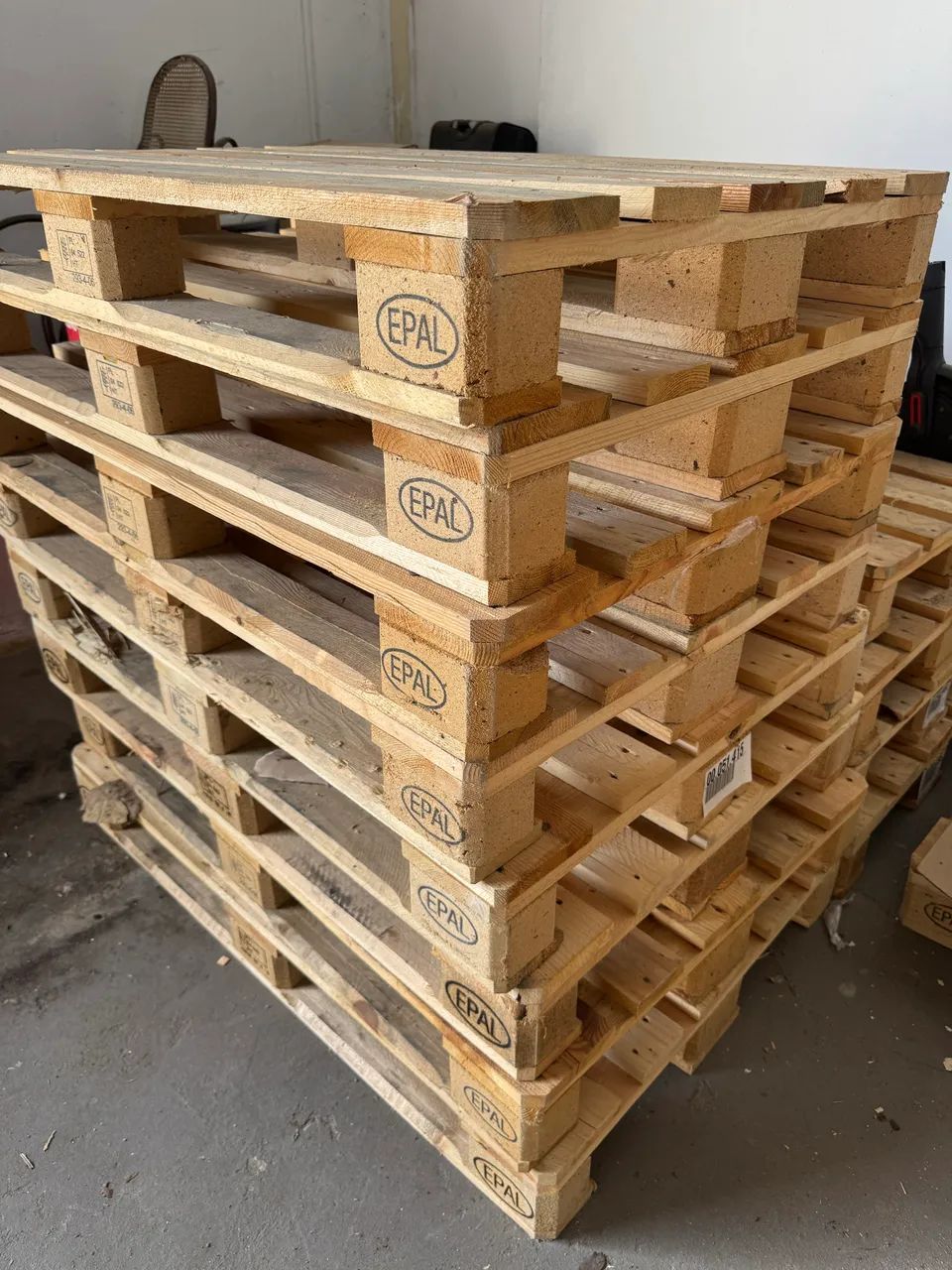 Pallets de madeira usados