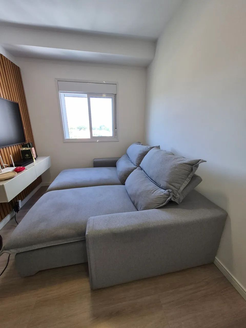 Sofá retrátil 2,40x2,20 cor cinza - acompanha 2 almofadas  - Foto 2