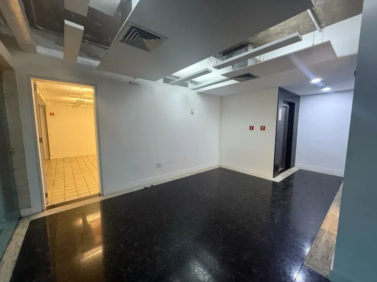 Oportunidade Única: Prédio Comercial Completo e Estruturado em Localização Premium - Foto 3