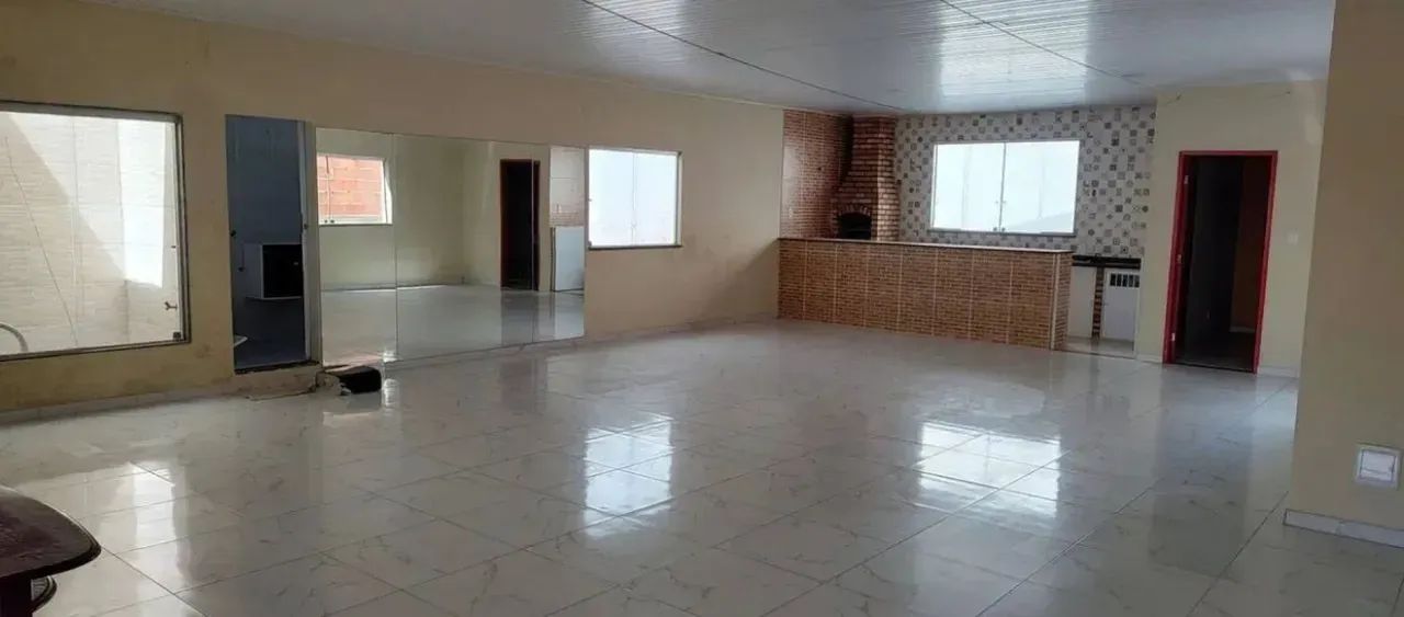 CASA AMPLA NO BAIRRO AEROPORTO. - Foto 2
