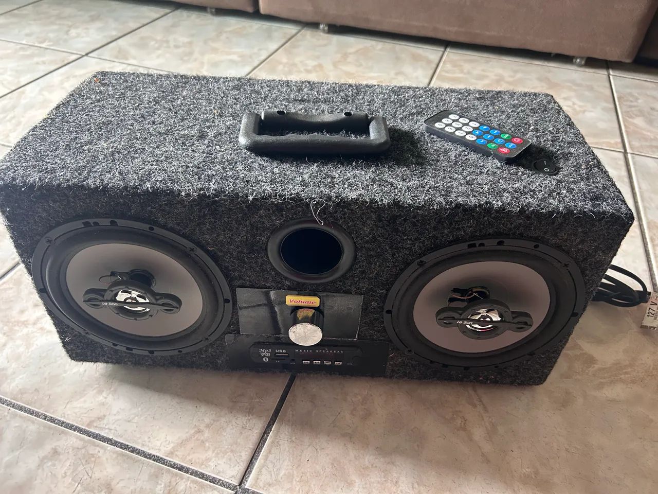 Caixa de som com entrada USB e Bluetooth 