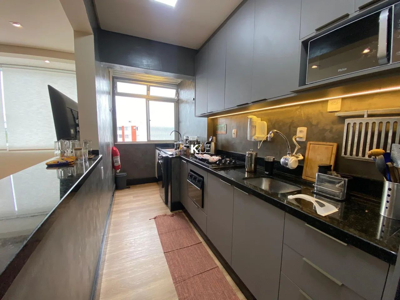 Apartamento 3 dormitórios reformado em Capoeiras. - Foto 2