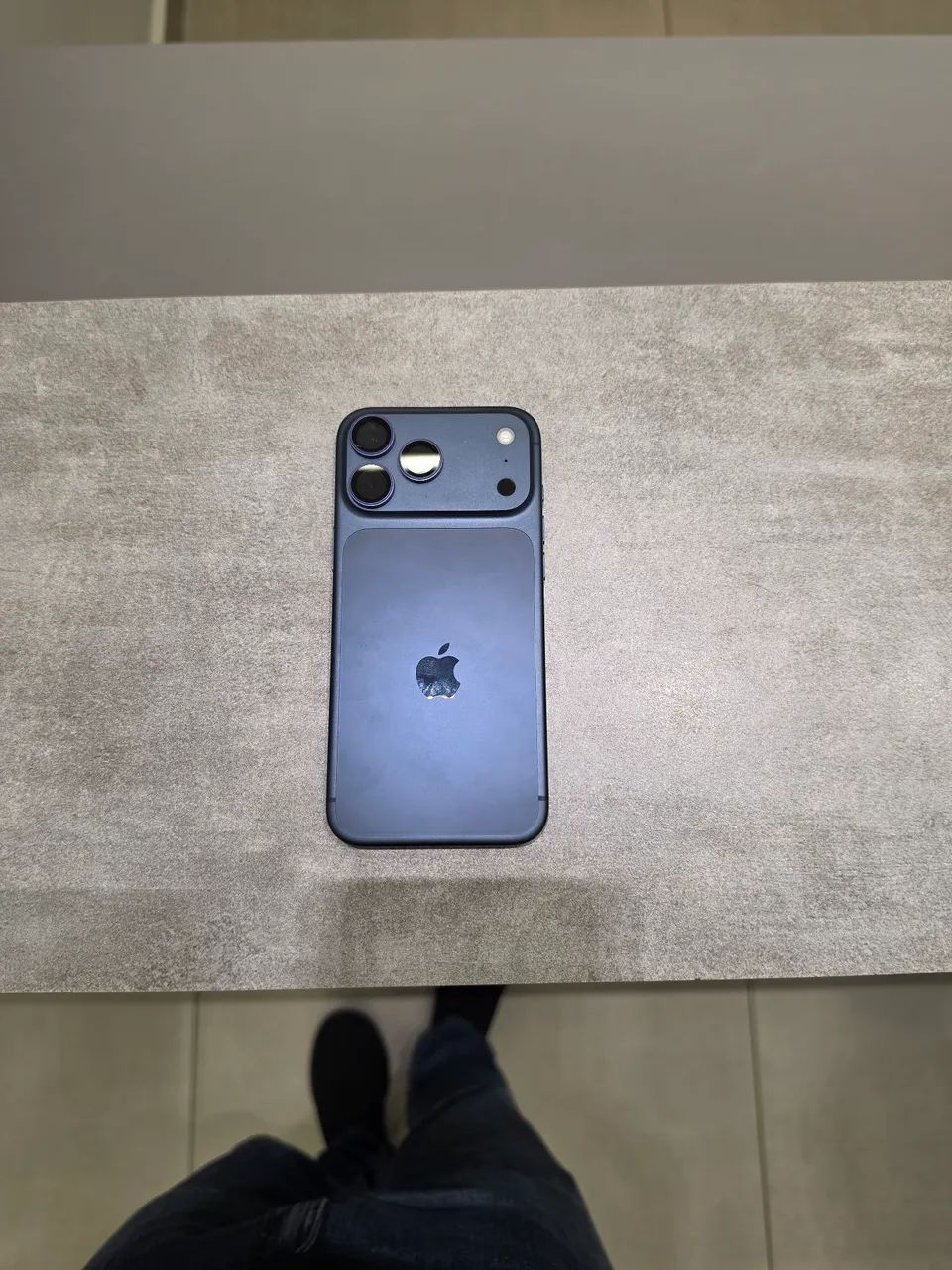 IPhone 17 pro Max azul novissimo - Foto 3