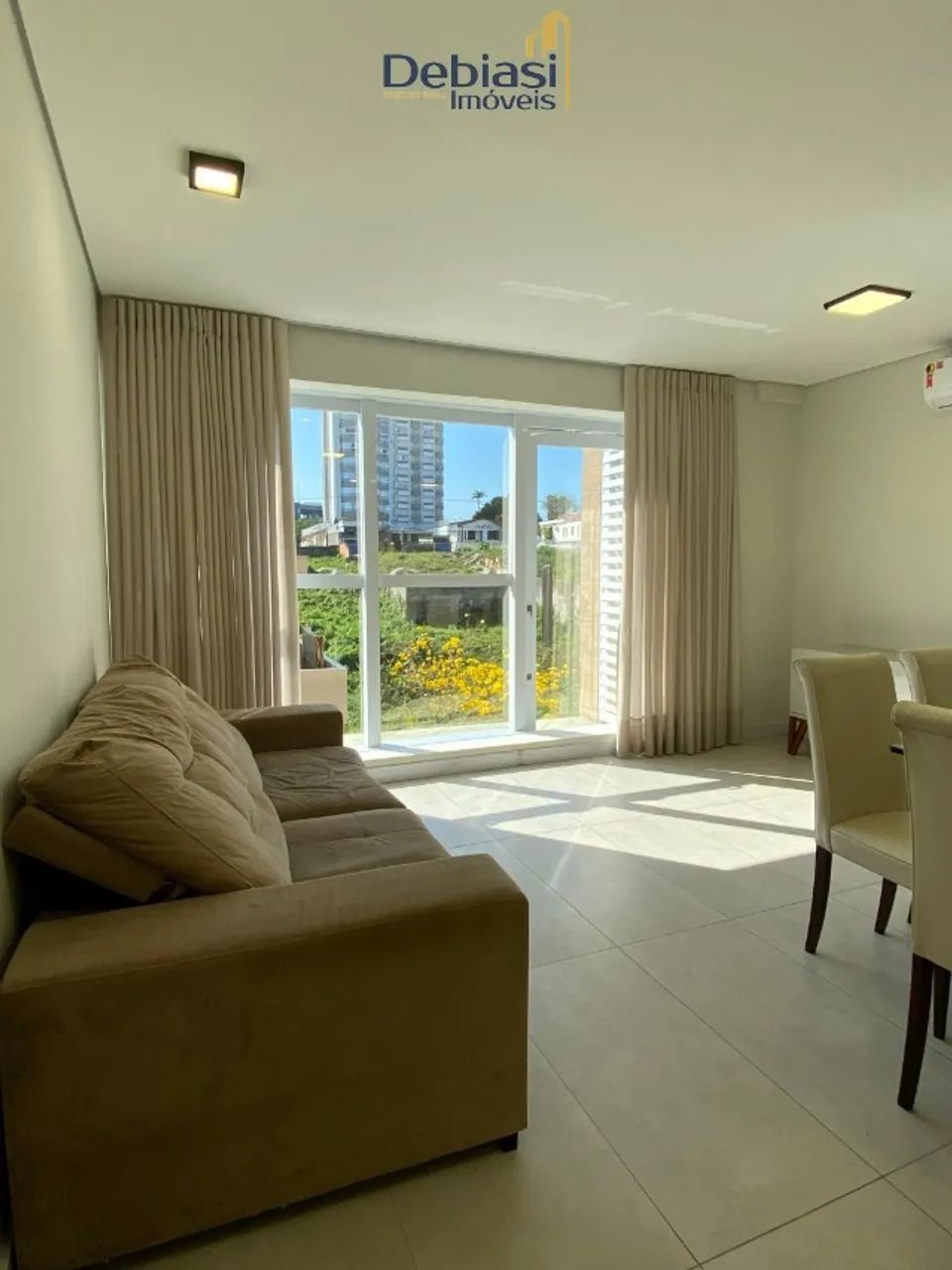 APARTAMENTO COM SUÍTE E SEMIMOBILIADO - CENTRO DE TUBARÃO/SC