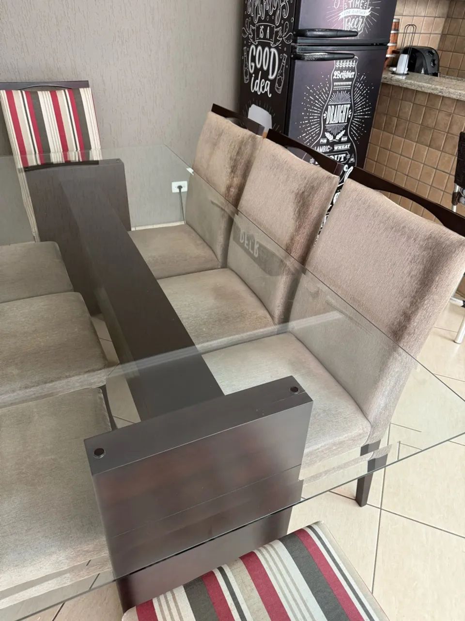 Mesa de jantar com 8 cadeiras 