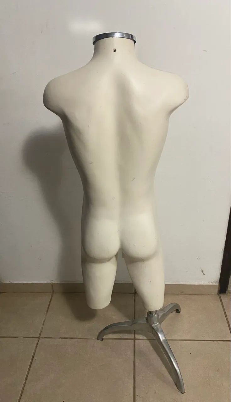 Manequim masculino meio corpo de fibra - Foto 2