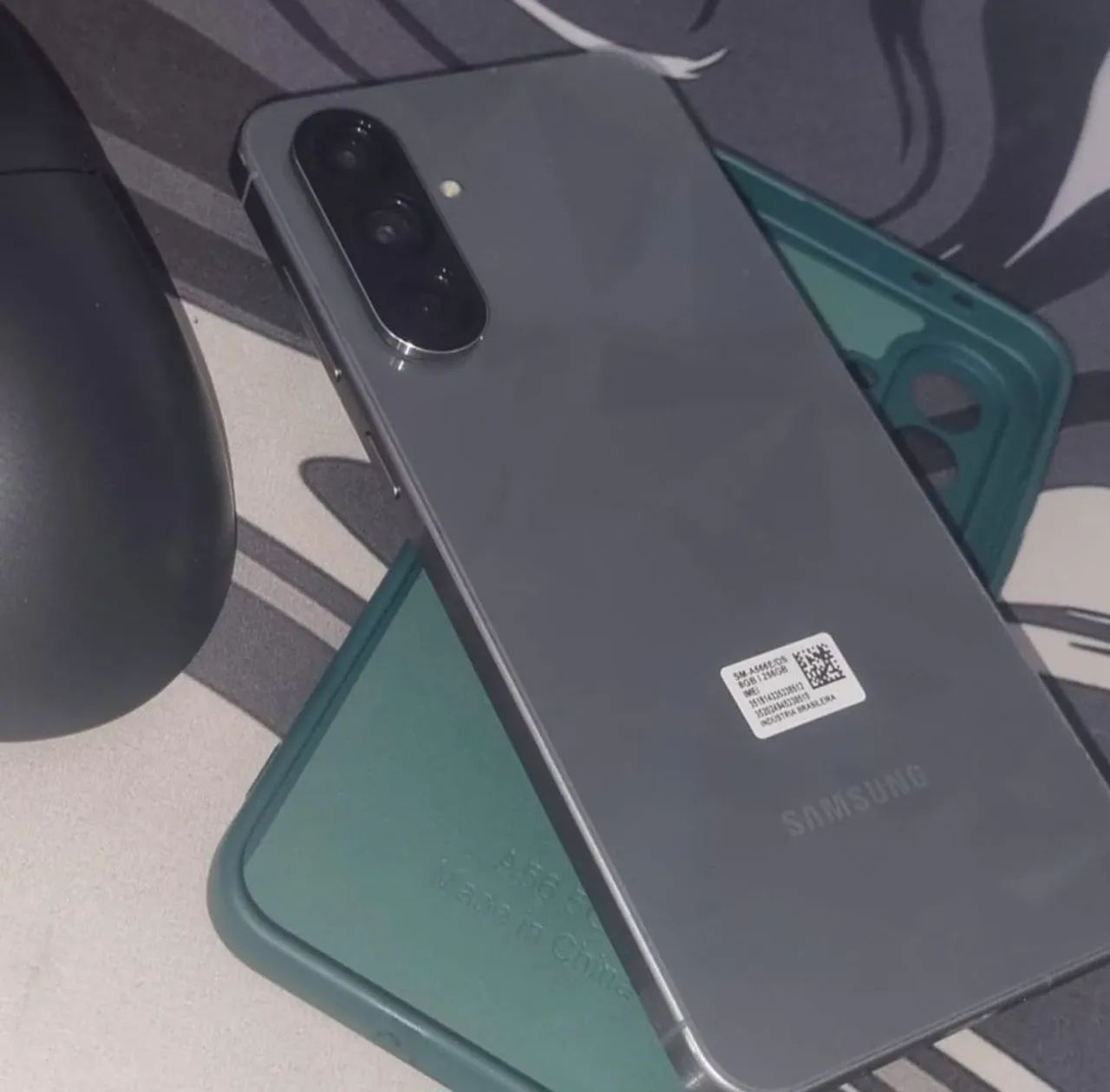 Celular a56 256g  so tem o celular e o carregador