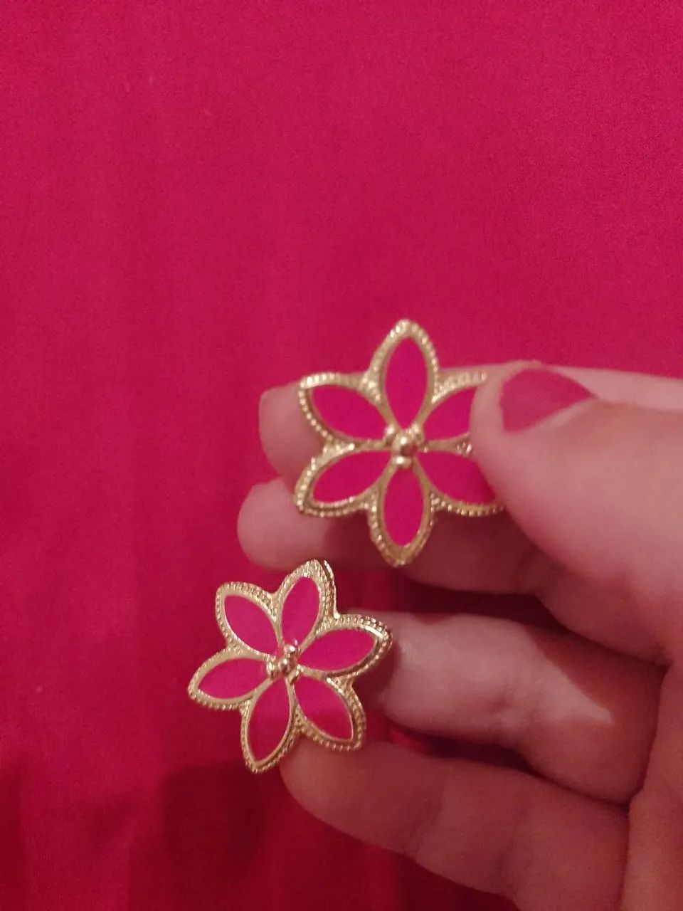 Brinco de flor rosa folheado a ouro - Foto 3