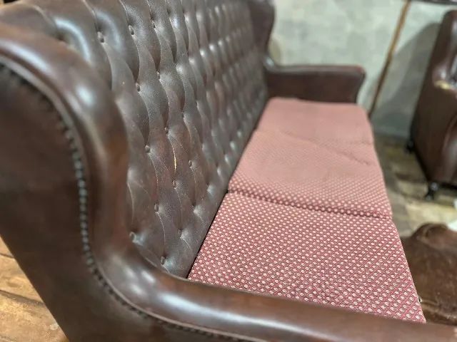 Conjunto sofá + 2 poltronas clássico antigo - Foto 2