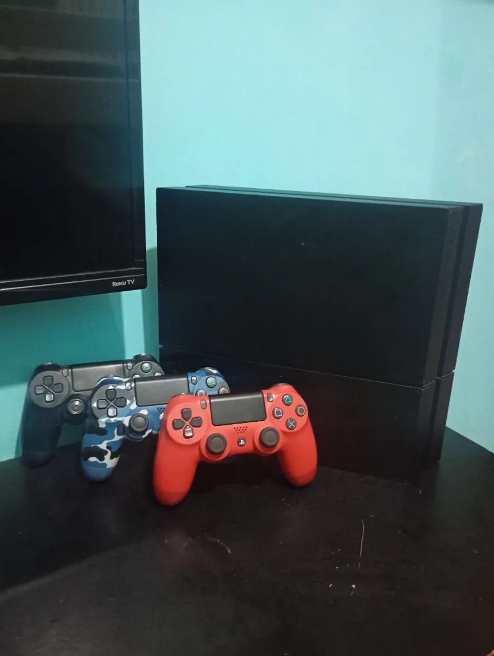 VENDE-SE PS4 FAT + 3 CONTROLES - Foto 2