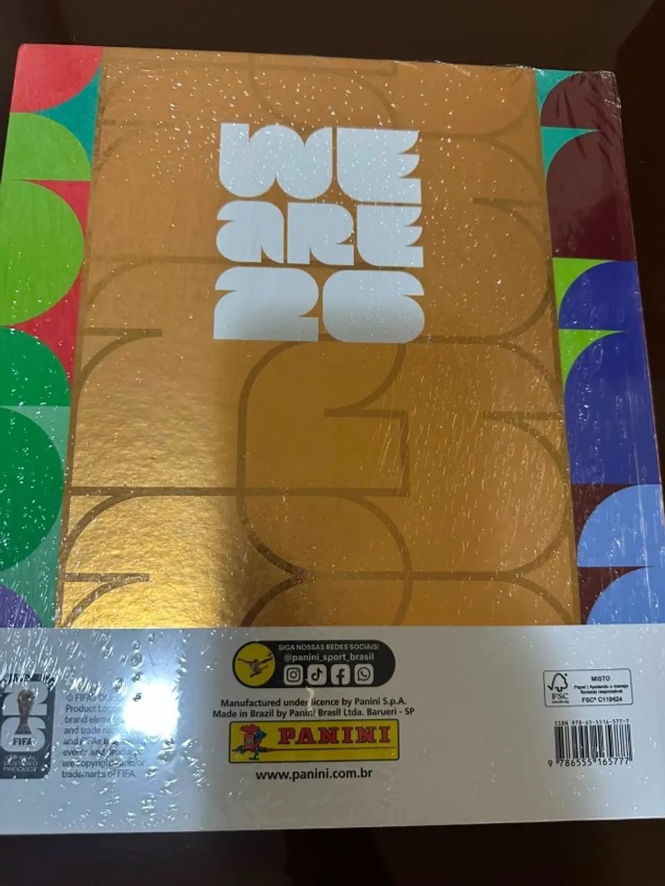 Álbum capa dura dourado da copa lacrado - Foto 2