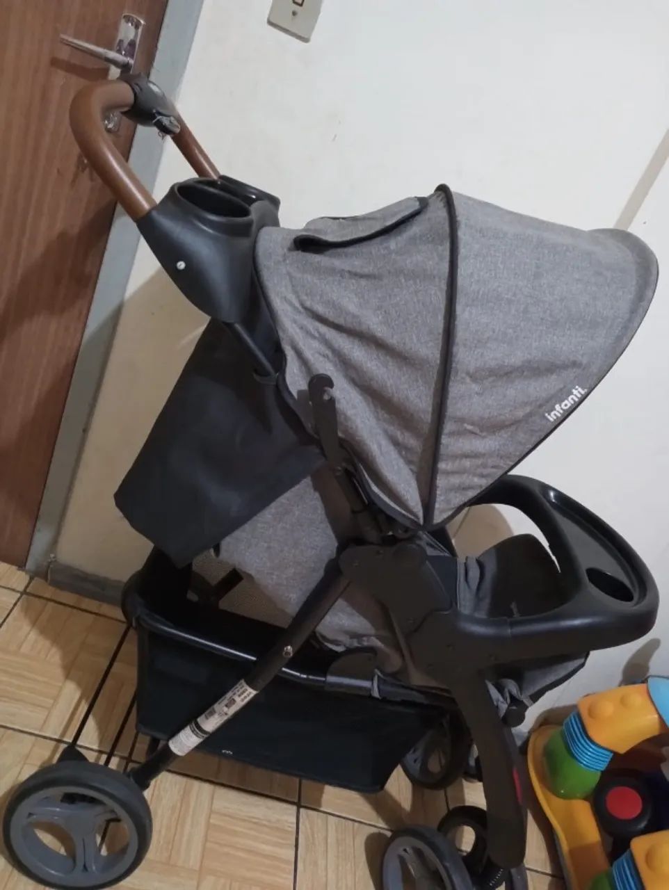 Carrinho de Bebê com bebê conforto  - Foto 2