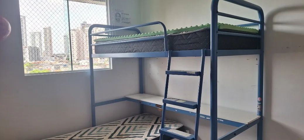 Cama beliche com cama extra