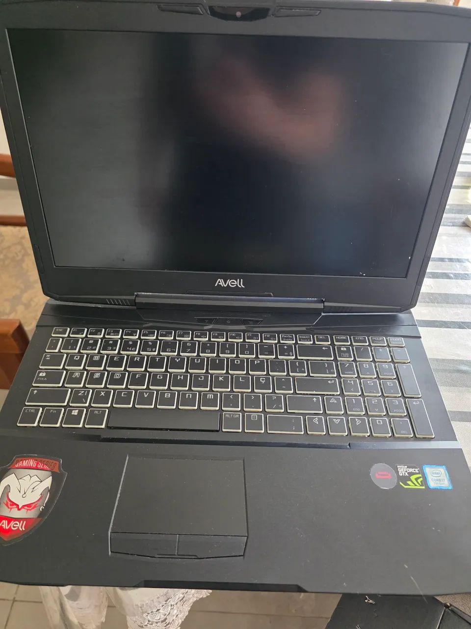 Notebook gamer Avell Titanium G1513 com pane apenas na placa mãe 