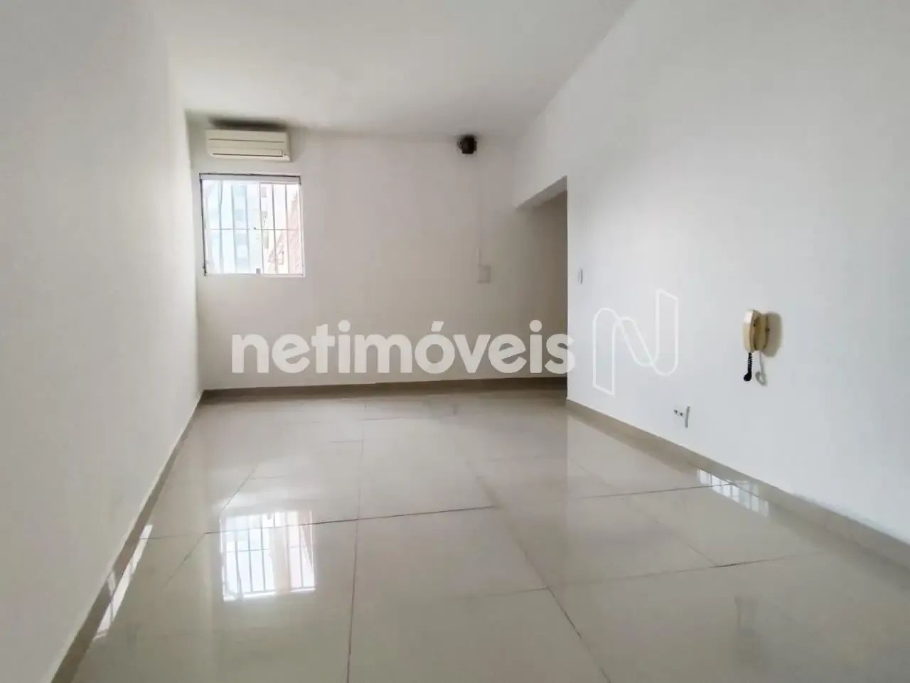 Sala comercial para alugar no bairro Coração Eucarístico, com 18 m²; de área e 1 banheiro. - Foto 2