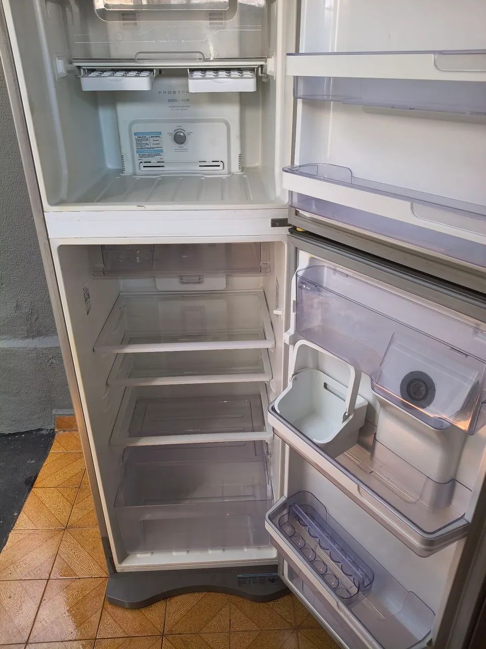geladeira Eletrolux fross Free  - Foto 4