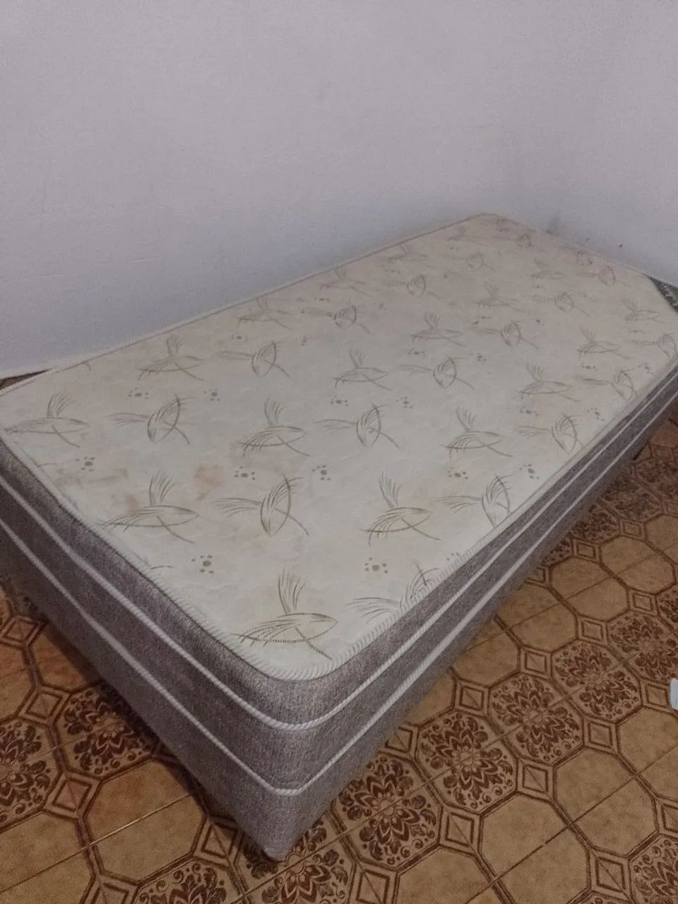 Cama solteiro, box conjugado