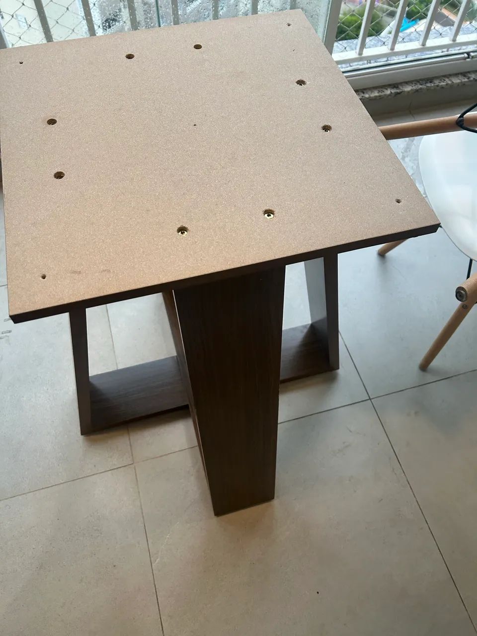 Mesa de Jantar Redonda 110cm Tampo de Vidro Laca - Foto 2