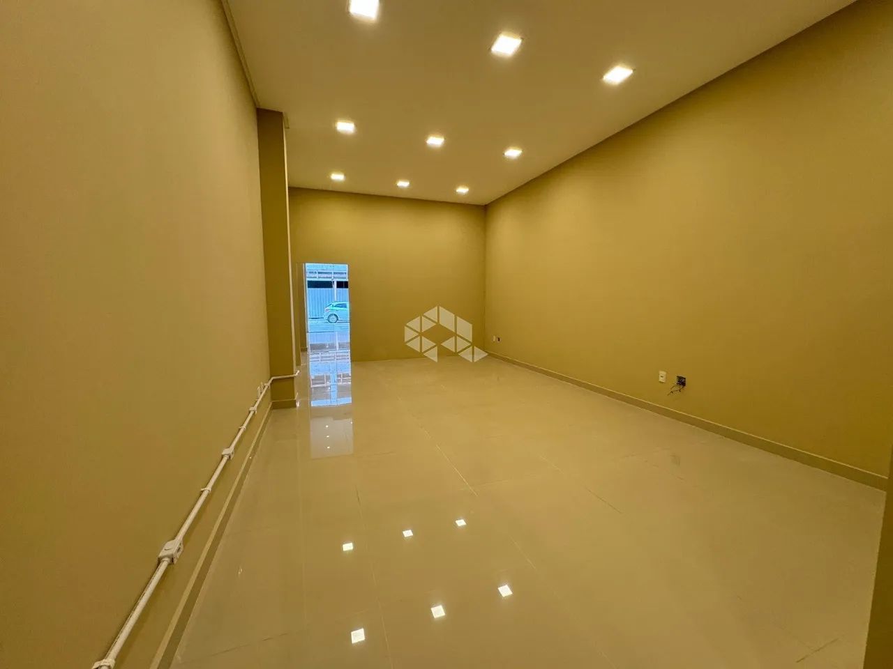 Sala comercial com 93m2 em Itapema com 1 vaga de garagem - Foto 3