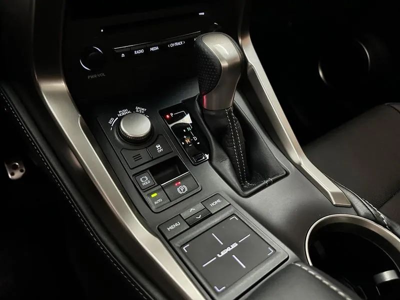 Lexus NX-200t F-sport 2.0 16V 238cv Aut., foto 11 de 17