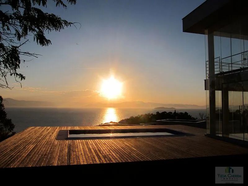 Casa Alto Padrão com 3 dormitórios em Cacupé - Foto 2