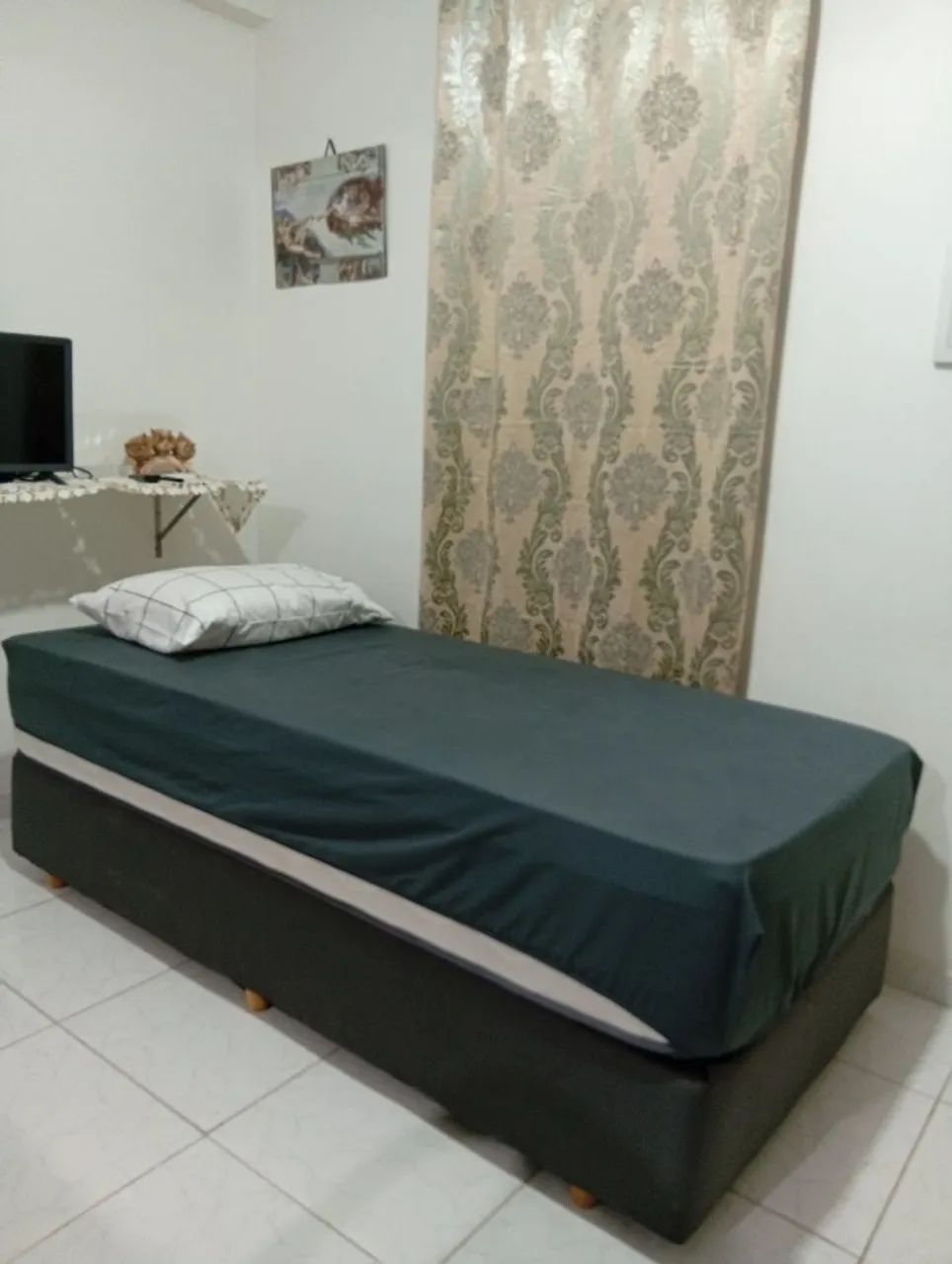 Vendo cama box de solteiro seminova
