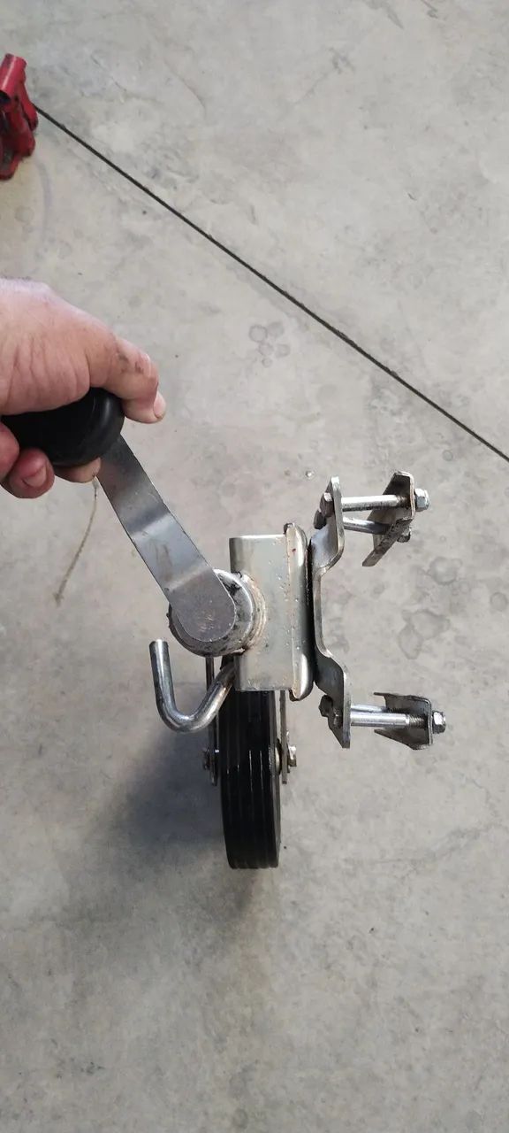 Vendo roda guia pra carretinha  - Foto 3