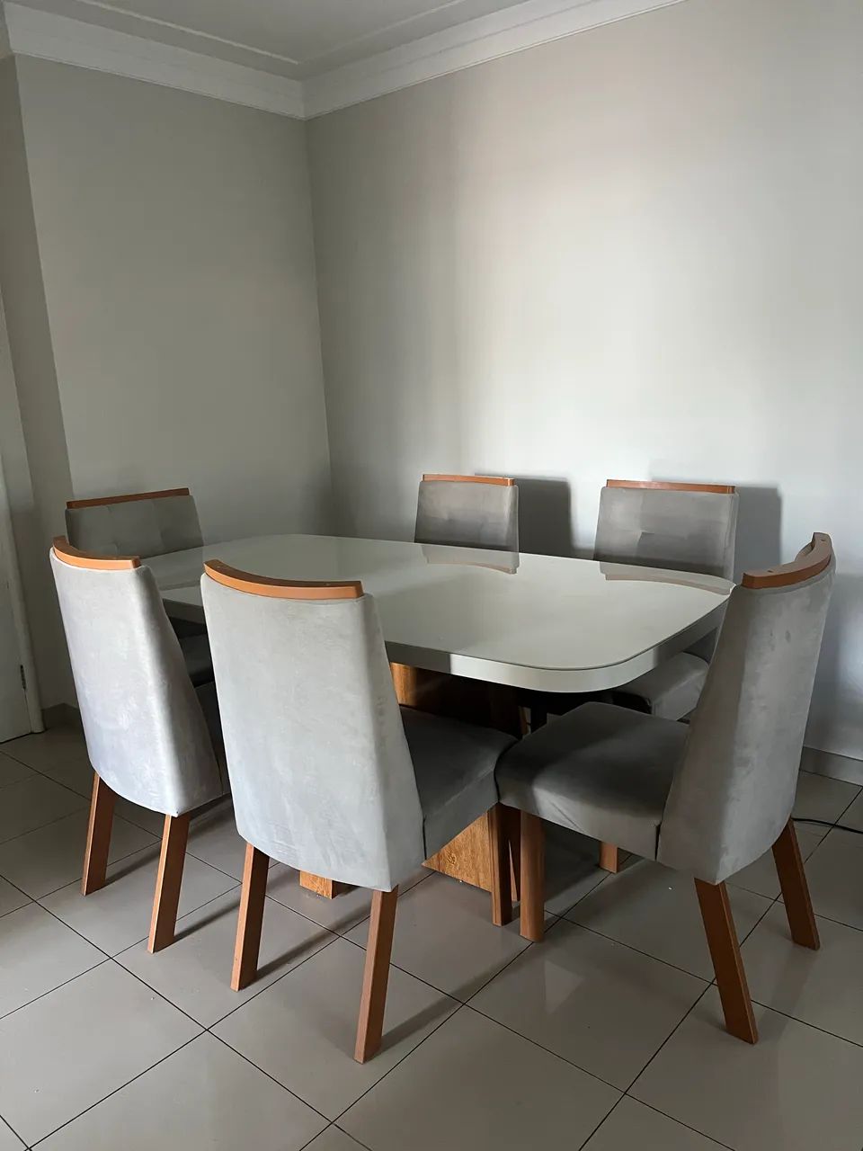 Mesa de jantar com 6 cadeiras 