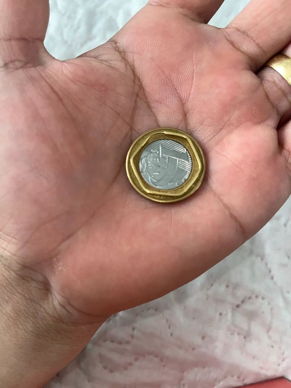 Brinco hexagonal em ouro 18k. - Foto 2