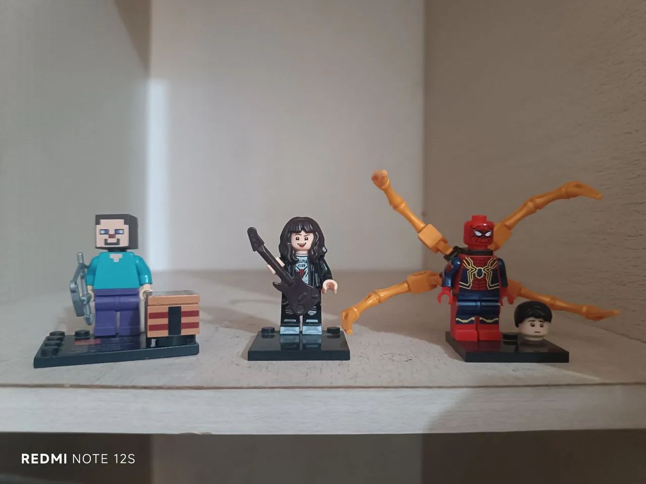 Vendo esse Três bonecos da Lego