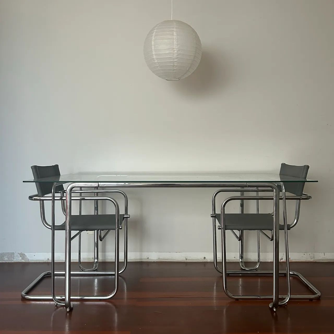 CONJUNTO DE MOBILIÁRIO MODERNISTA ? MESA+2CADEIRAS - Foto 2