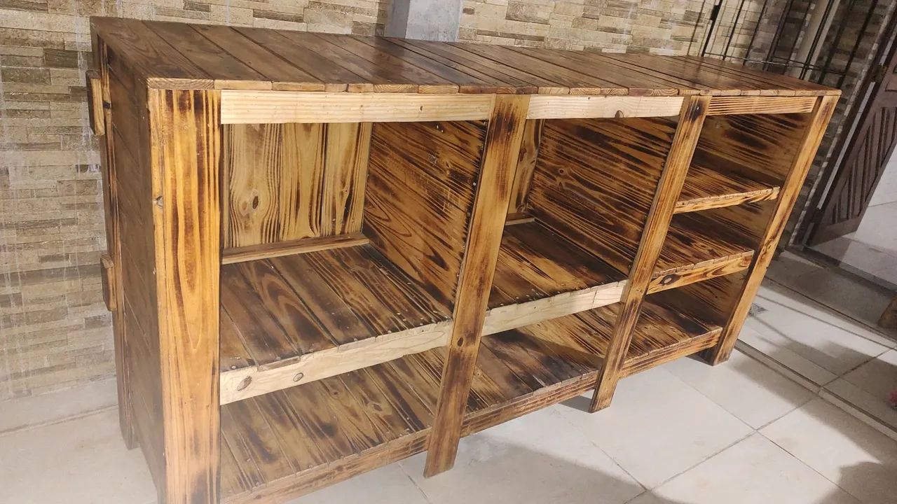 Vendo Balcão em madeira de pinos para lanchonete. - Foto 2