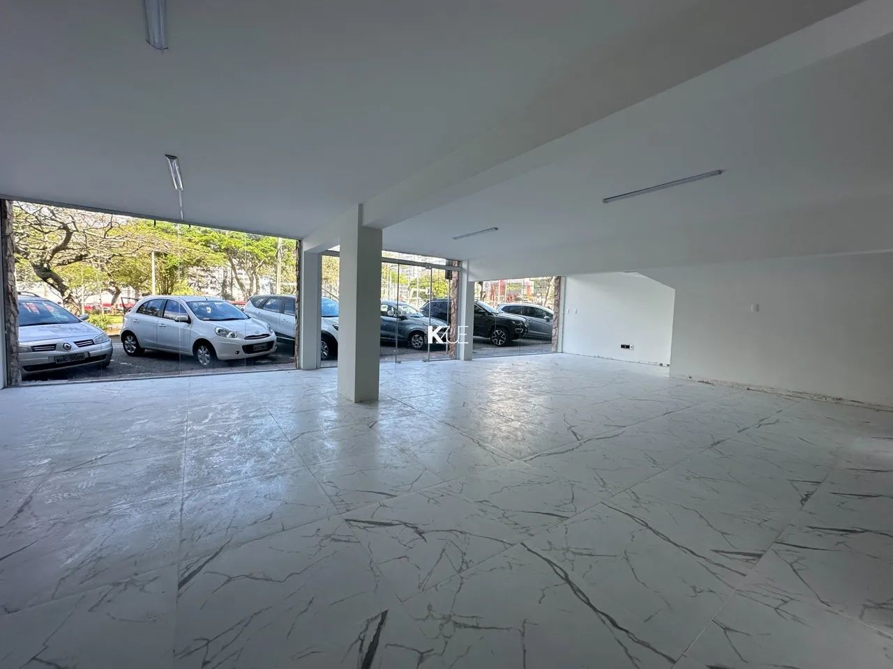 Ampla Loja Comercial à venda, no bairro Estreito, em Florianópolis SC!!