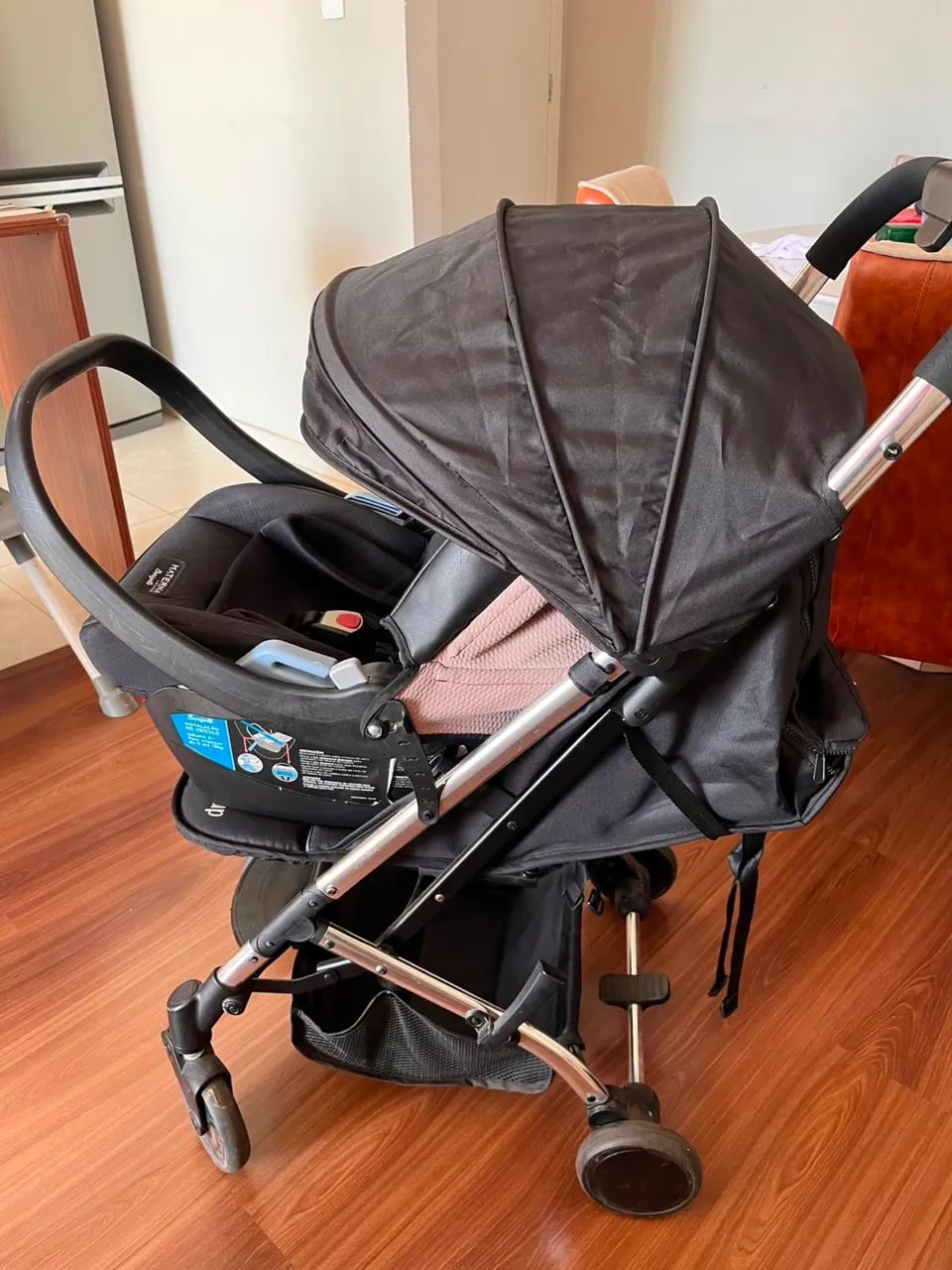 Kit bebê (carrinho + bebê conforto + base isofix) - Foto 2