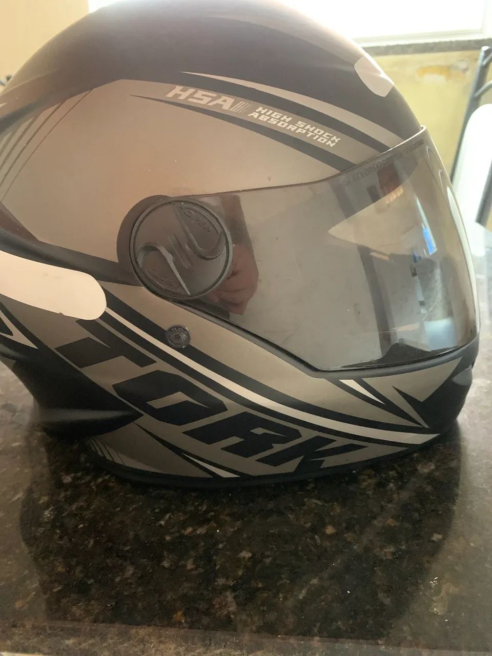 Capacete semi novo