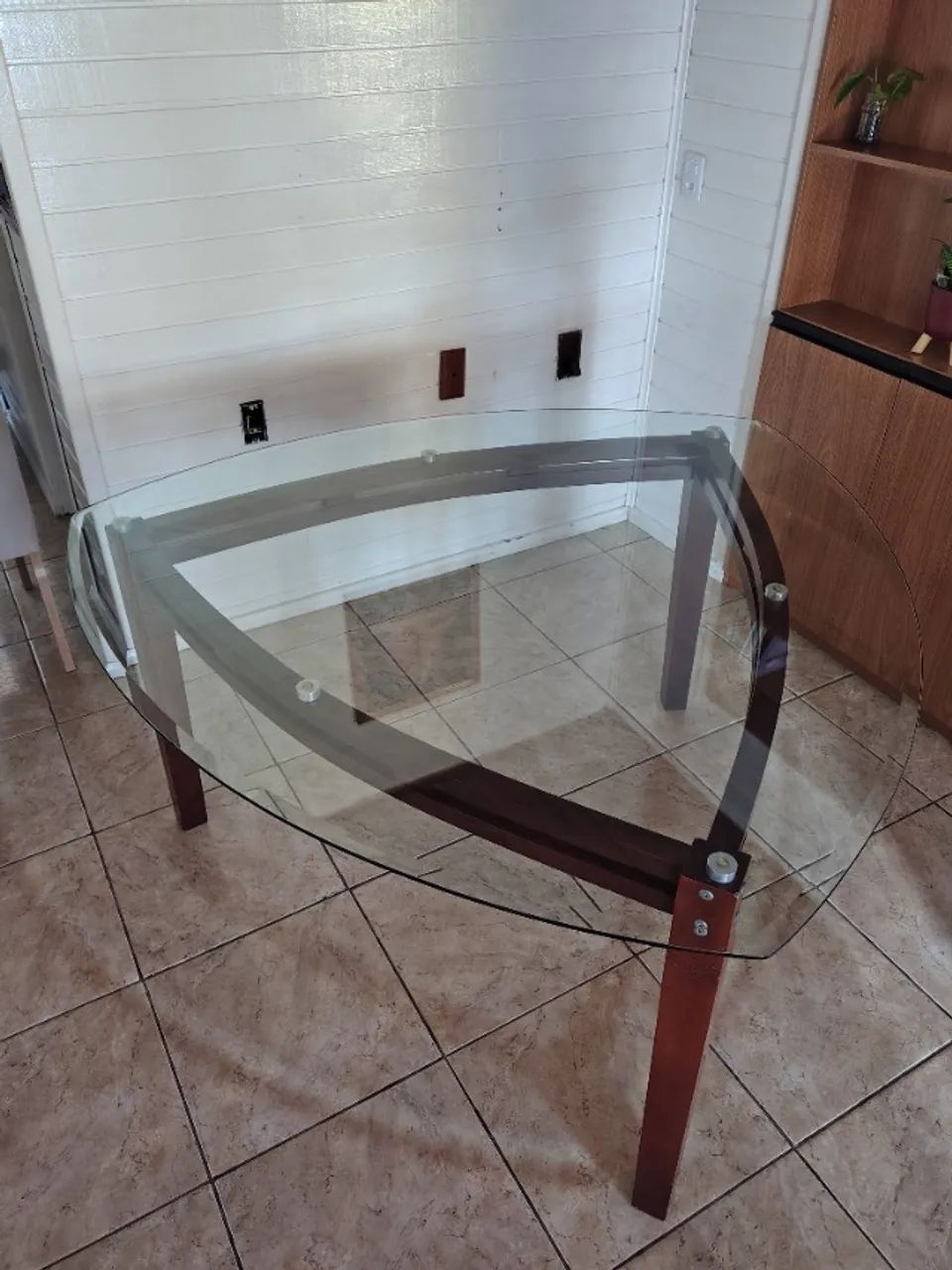Mesa de Jantar 6 Lugares com Tampo de Vidro e Base em Madeira Maciça - Foto 2