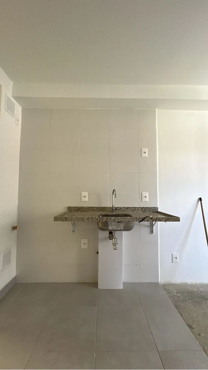 Bancada de cozinha em mármore com cuba