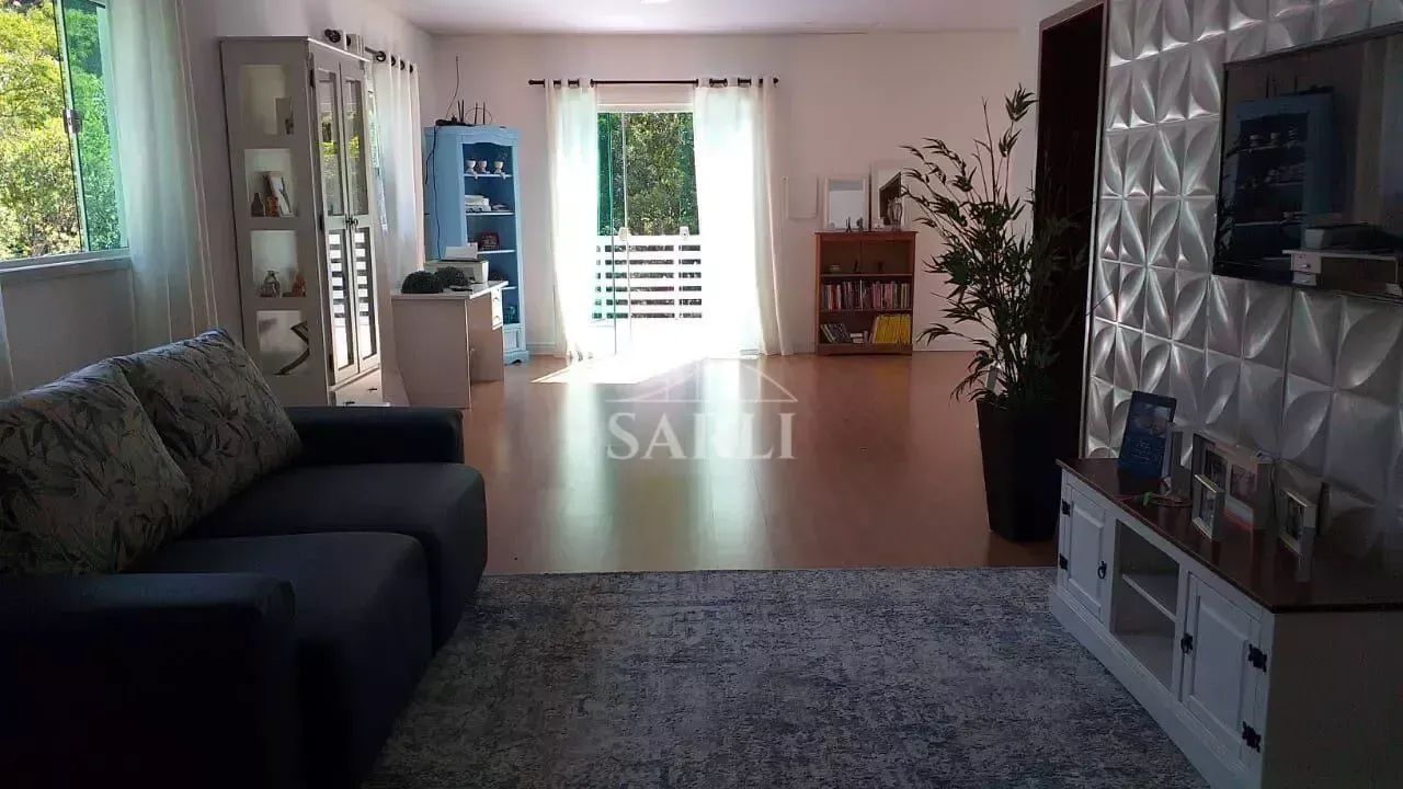 Imóvel para venda tem 370 metros quadrados com 3 quartos