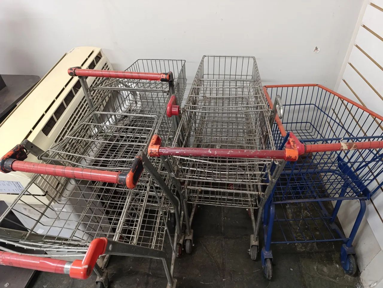 Vende-se carrinhos de supermercado 
